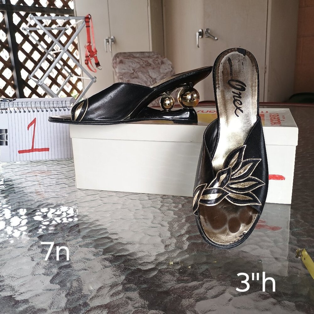 Onyx slide seven narrow black with gold leaves 3-in black with gold balls heels